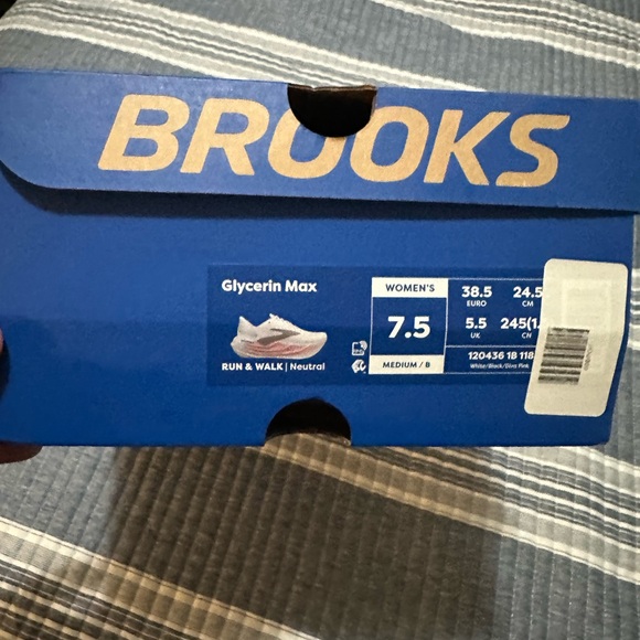 Brooks Women's White and Pink Athletic Shoes - Picture 5 of 5